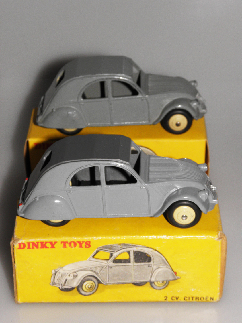 Lot Dinky Toys Atlas Citroen Traction bleu marine et 2CV modèle 61 - Collection